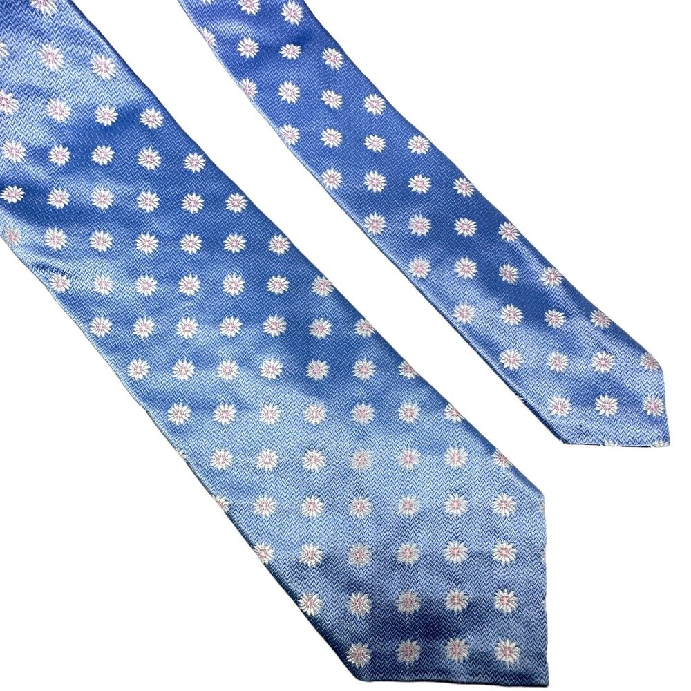 Ike Behar NY Mens Silk Tie Blue Floral Daisy Medallion Hand Tailored USA 61"